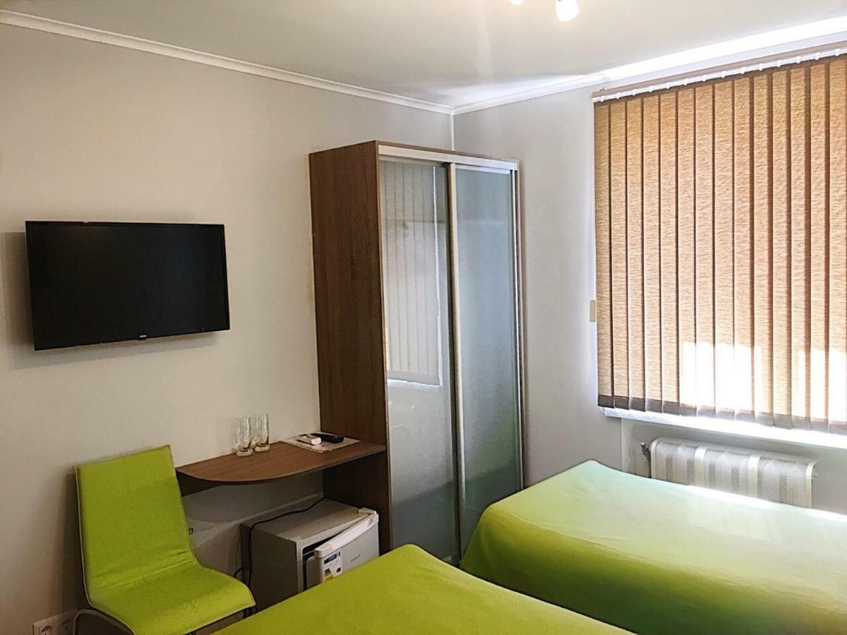 7Days Hotel Hadiach Bagian luar foto